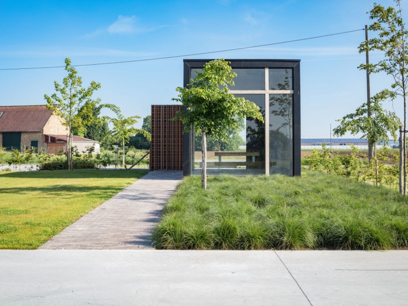 Afscheidsruimte Woumen - De Witte Kamer - Landschapsarchitectuur en interieurarchitectuur voor kleine, grote en zotte projecten